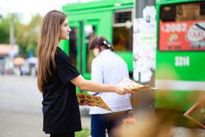 Почему раздача листовок считается хорошим рекламным ходом?